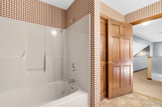 133 Pinnacle Point Drive, Hillsboro, IL 62049