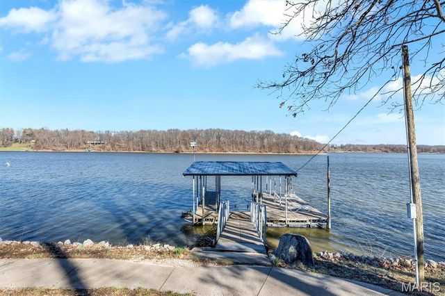 133 Pinnacle Point Drive, Hillsboro, IL 62049