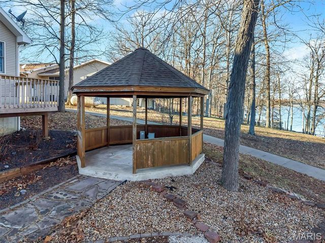 133 Pinnacle Point Drive, Hillsboro, IL 62049