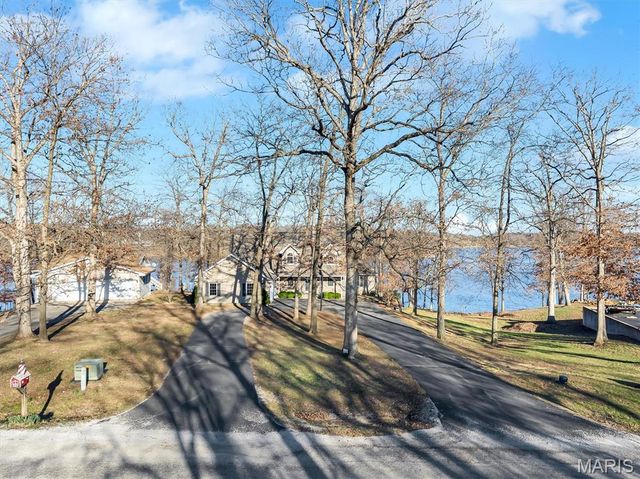 133 Pinnacle Point Drive, Hillsboro, IL 62049