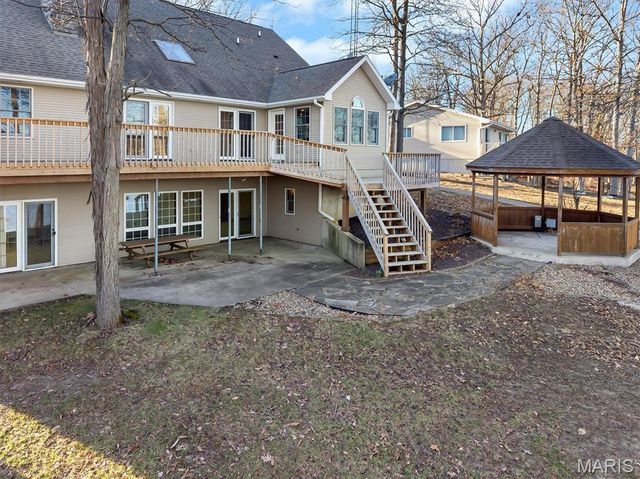 133 Pinnacle Point Drive, Hillsboro, IL 62049