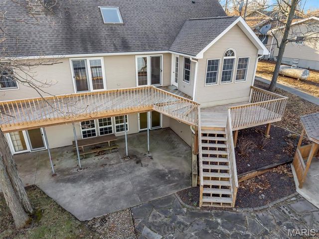 133 Pinnacle Point Drive, Hillsboro, IL 62049