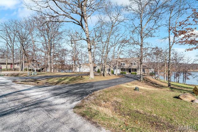 133 Pinnacle Point Drive, Hillsboro, IL 62049