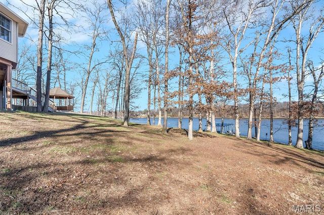 133 Pinnacle Point Drive, Hillsboro, IL 62049