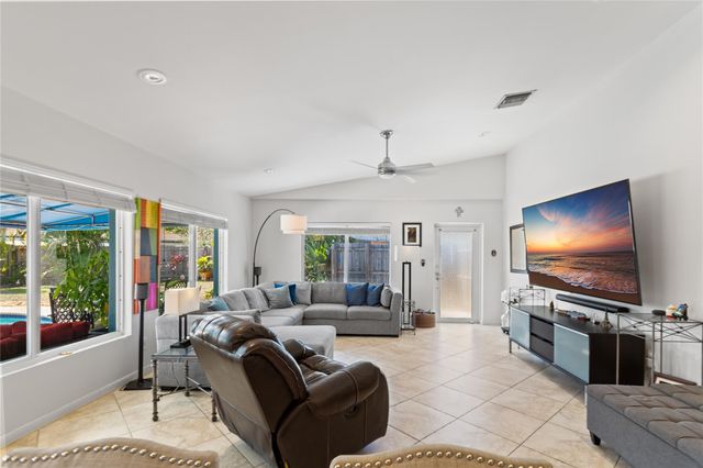 2935 NW 11th Terrace, Wilton Manors, FL 33311