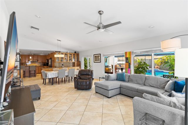 2935 NW 11th Terrace, Wilton Manors, FL 33311