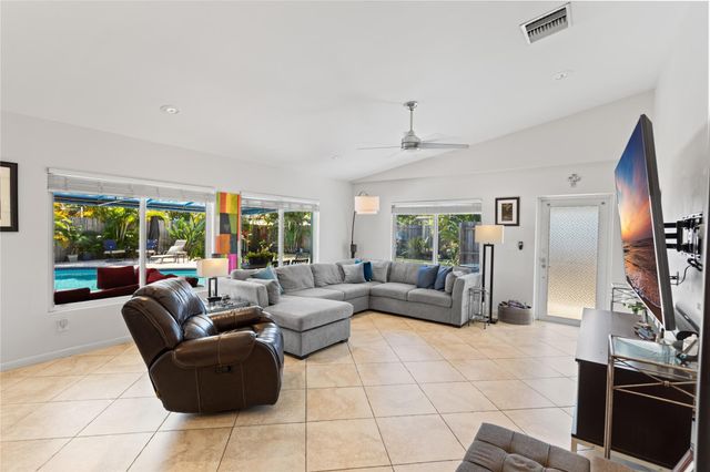 2935 NW 11th Terrace, Wilton Manors, FL 33311