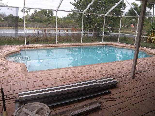 722 NW 177th Ave, Pembroke Pines, FL 33029