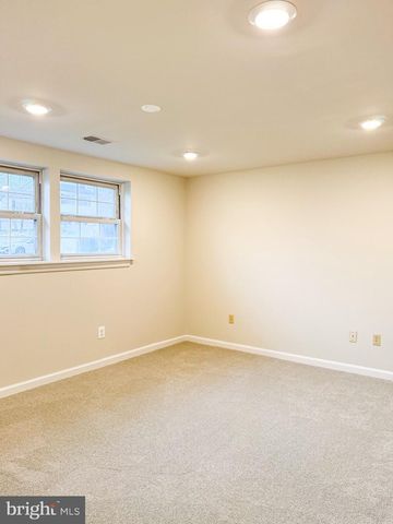 9212 LANDGREEN ST, Manassas, VA 20110