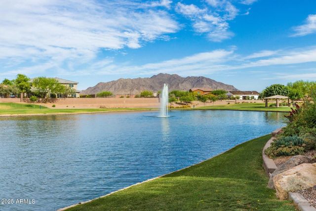 2756 E Hickory Street, Gilbert, AZ 85298