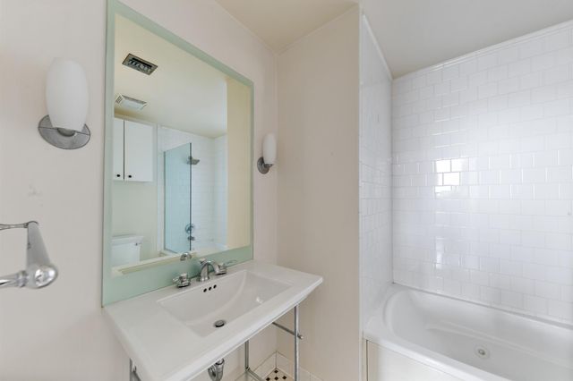 915 Franklin Street 6F, Houston, TX 77002