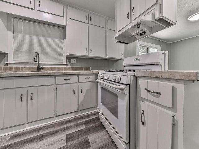2005 Knightsbridge Road NW, Kennesaw, GA 30144