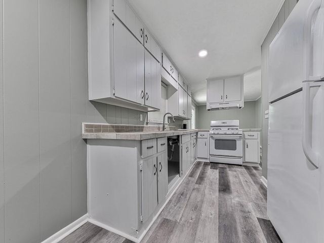 2005 Knightsbridge Road NW, Kennesaw, GA 30144