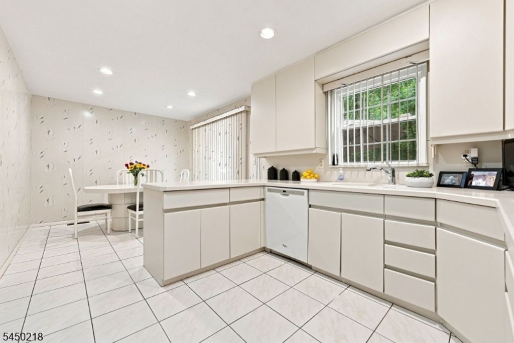 18 Druid Hill Dr, Parsippany-troy Hills Twp., NJ 07054 — photo 5