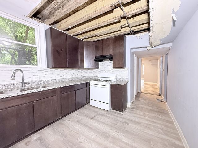 6835 S Champlain Avenue, Chicago, IL 60637