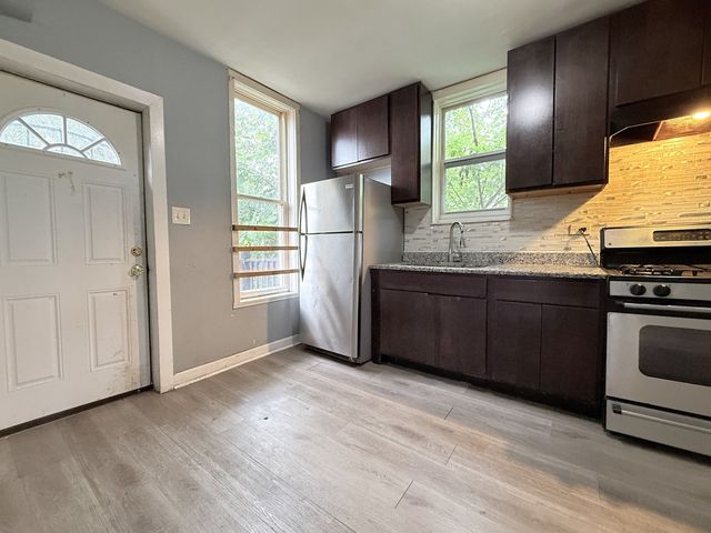 6835 S Champlain Avenue, Chicago, IL 60637