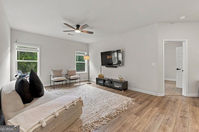18 Ryston Way, Lawrenceville, GA 30045