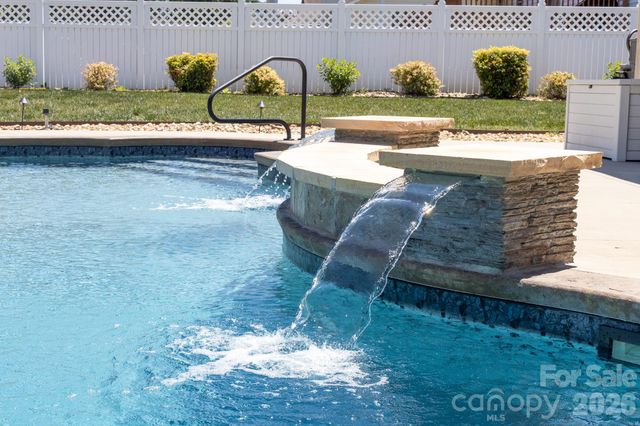 2402 Malotte Lane, Gastonia, NC 28054