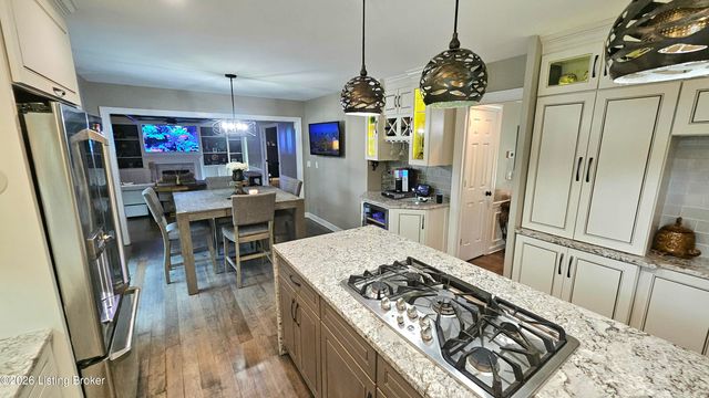 9214 Woodhurst Ct, Louisville, KY 40222