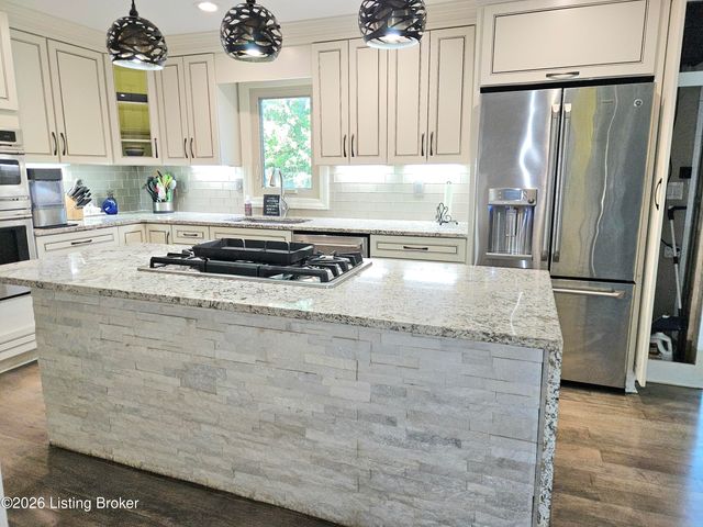 9214 Woodhurst Ct, Louisville, KY 40222