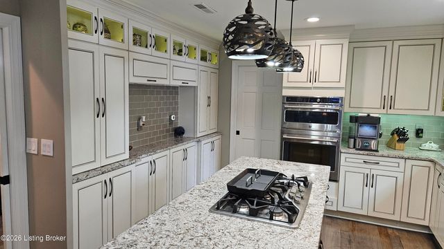 9214 Woodhurst Ct, Louisville, KY 40222
