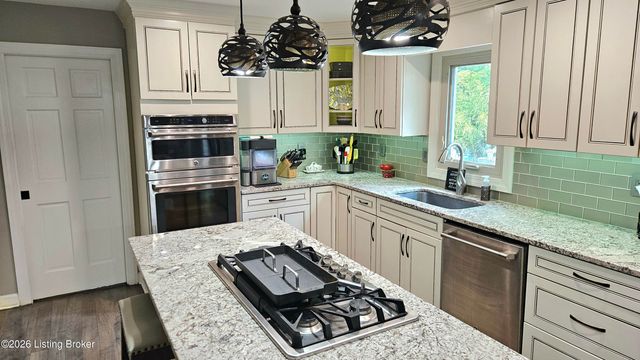 9214 Woodhurst Ct, Louisville, KY 40222