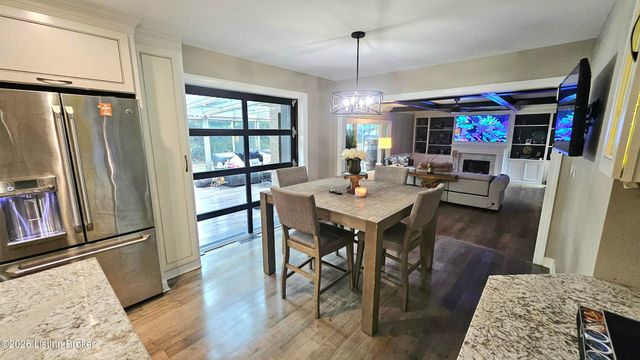 9214 Woodhurst Ct, Louisville, KY 40222