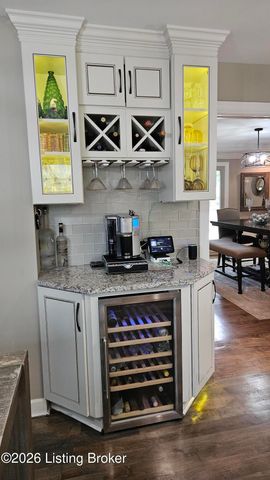 9214 Woodhurst Ct, Louisville, KY 40222