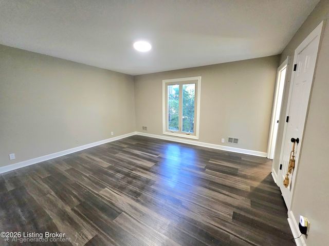 9214 Woodhurst Ct, Louisville, KY 40222