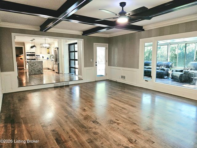 9214 Woodhurst Ct, Louisville, KY 40222