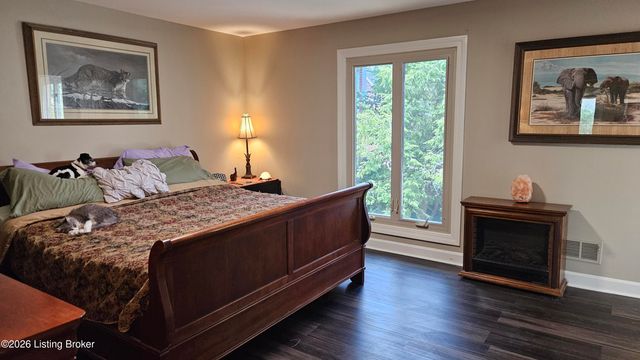 9214 Woodhurst Ct, Louisville, KY 40222