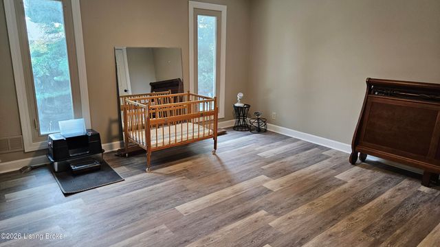 9214 Woodhurst Ct, Louisville, KY 40222