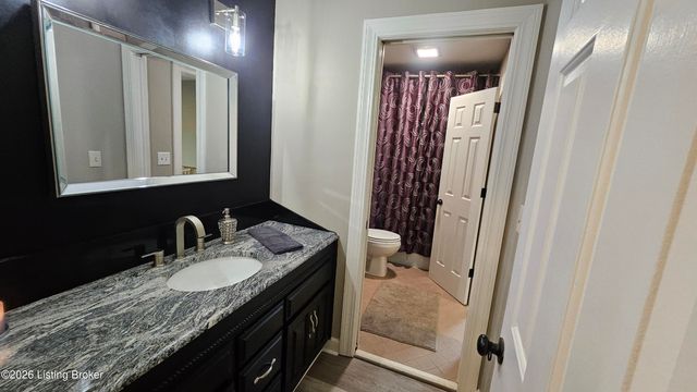 9214 Woodhurst Ct, Louisville, KY 40222