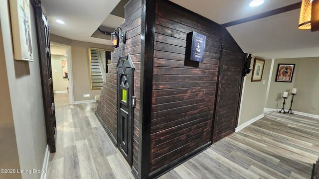 9214 Woodhurst Ct, Louisville, KY 40222