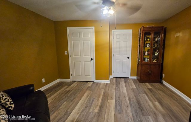 9214 Woodhurst Ct, Louisville, KY 40222