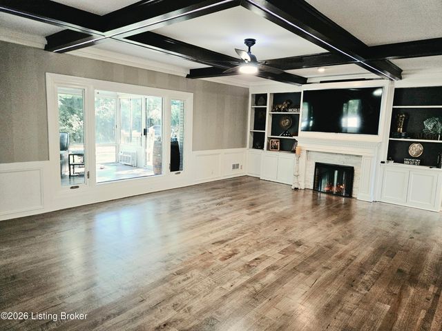 9214 Woodhurst Ct, Louisville, KY 40222