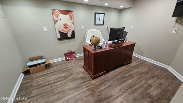 9214 Woodhurst Ct, Louisville, KY 40222