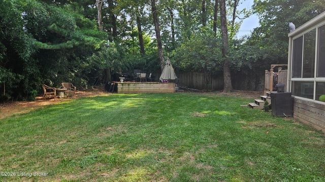 9214 Woodhurst Ct, Louisville, KY 40222