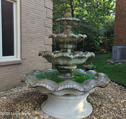 9214 Woodhurst Ct, Louisville, KY 40222
