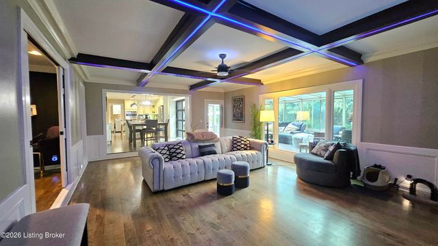 9214 Woodhurst Ct, Louisville, KY 40222