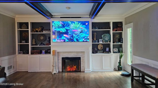 9214 Woodhurst Ct, Louisville, KY 40222