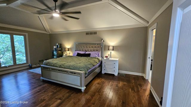 9214 Woodhurst Ct, Louisville, KY 40222