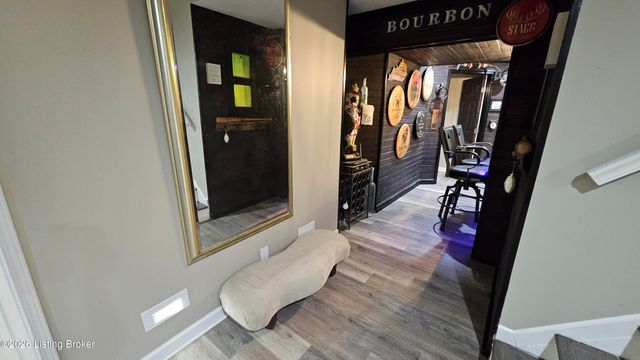 9214 Woodhurst Ct, Louisville, KY 40222