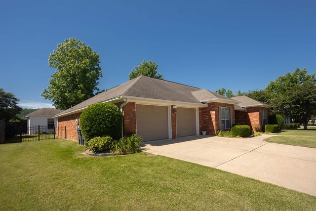 2103 W 8th Street, Russellville, AR 72801