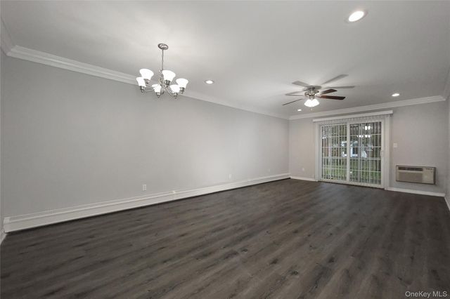 10 Westgate Drive FA05, Bohemia, NY 11716