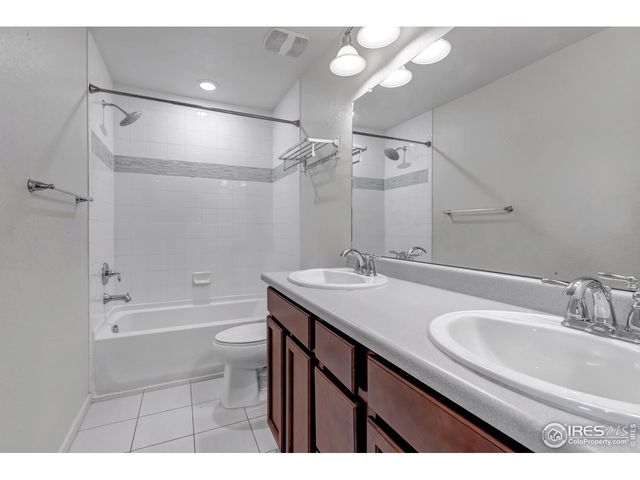 21876 E Radcliff Cir, Aurora, CO 80015