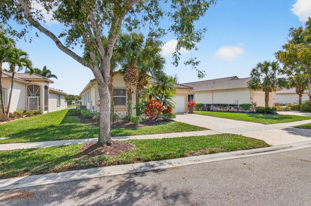 2707 Clipper Circle, West Palm Beach, FL 33411