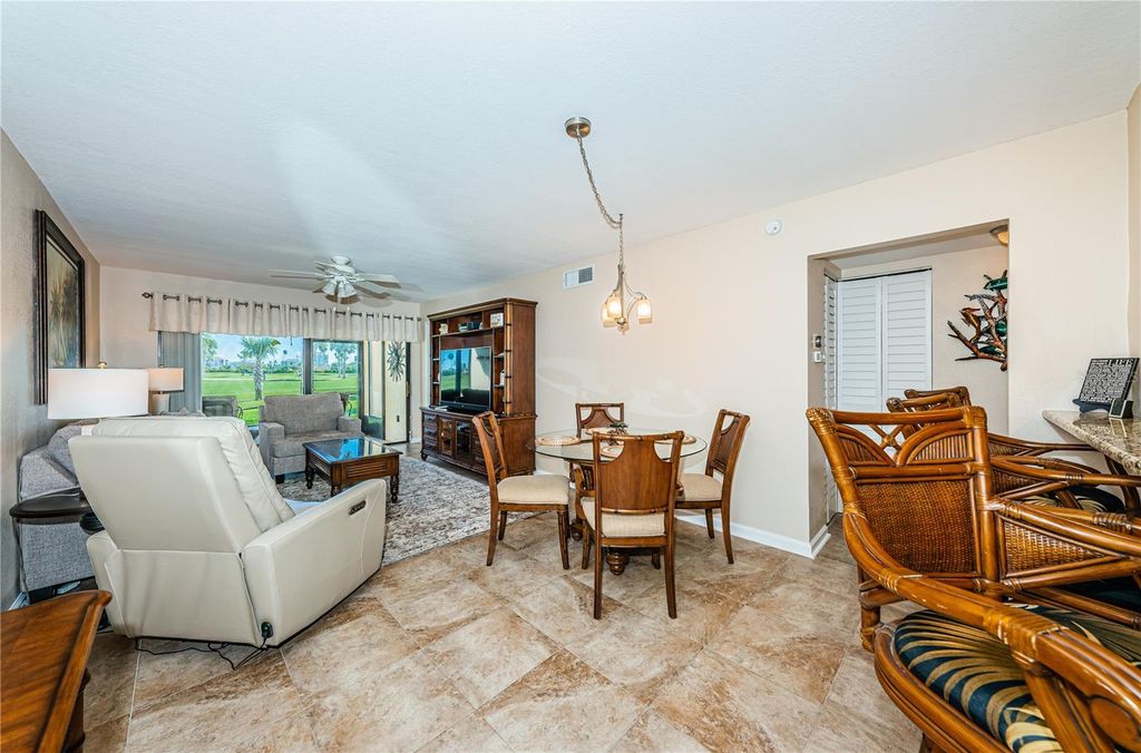 Image 18 of property listing at 6180 SUN BOULEVARD 106, St Petersburg, FL 33715