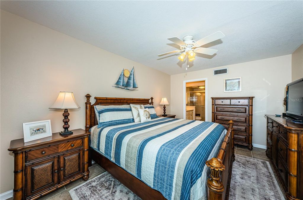 Image 27 of property listing at 6180 SUN BOULEVARD 106, St Petersburg, FL 33715