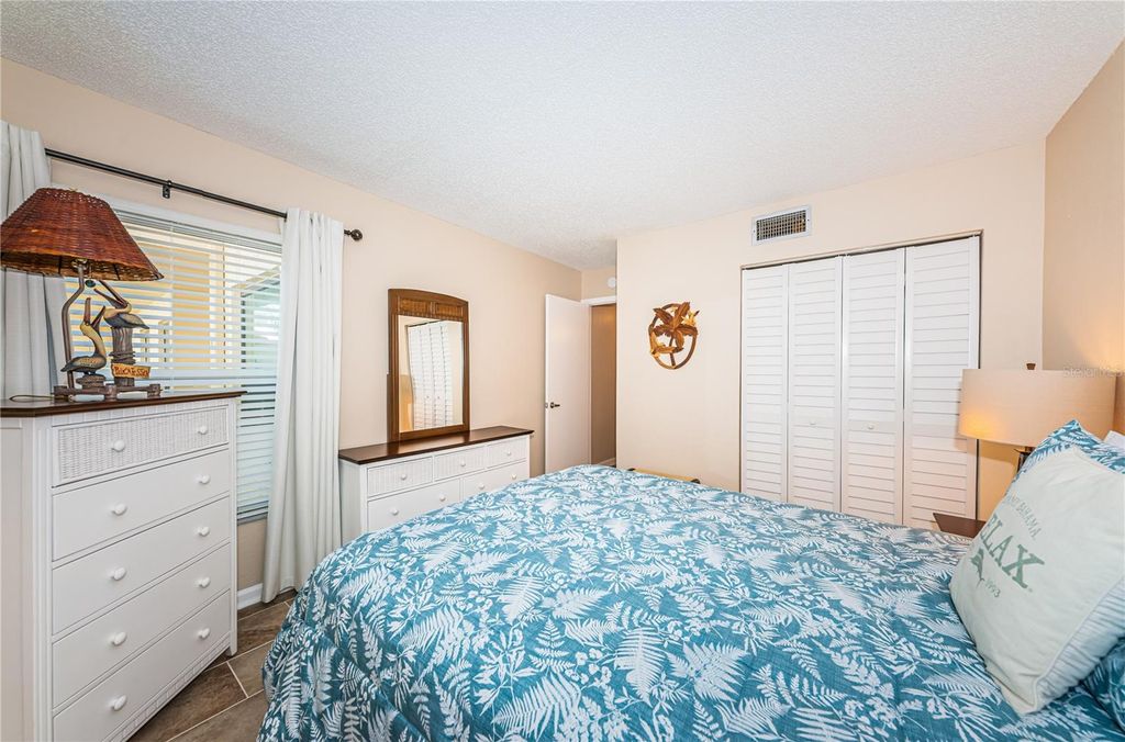 Image 32 of property listing at 6180 SUN BOULEVARD 106, St Petersburg, FL 33715